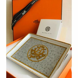 エルメス(Hermes)の新品未使用  モザイク ヴァン キャトル ゴールド 長方形皿(食器)