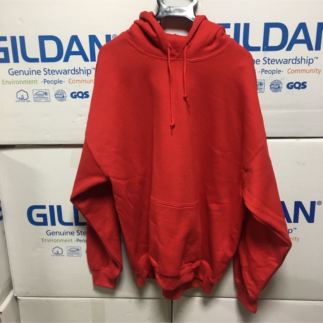 GILDAN(ギルタン)のGILDANギルダン☆パーカー☆レッド☆赤☆Mサイズ メンズのトップス(パーカー)の商品写真