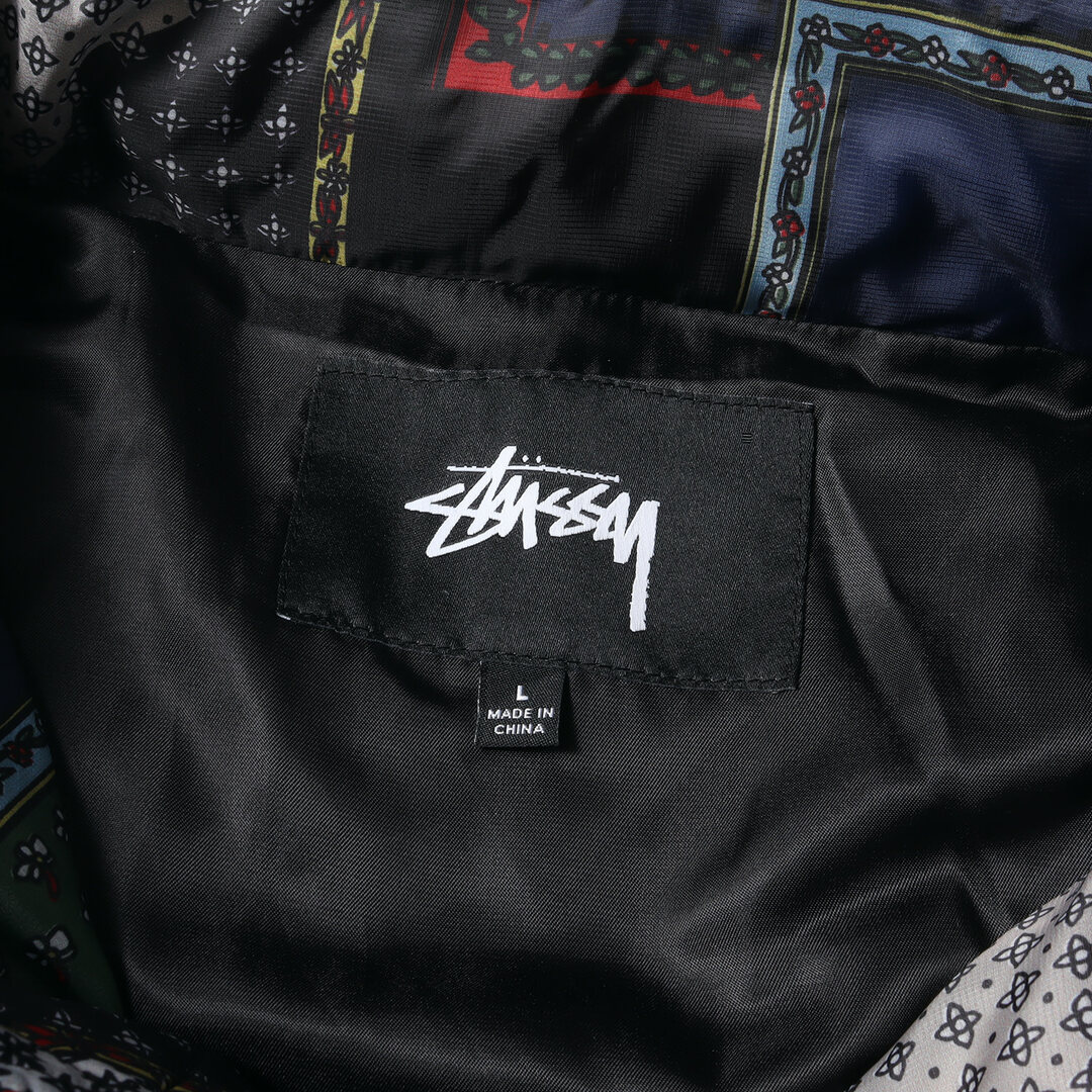 STUSSY(ステューシー)のSTUSSY ステューシー ジャケット サイズ:L 19AW パッチワーク 転写プリント ダウン ジャケット Puffer Jacket マルチカラー アウター ブルゾン コート【メンズ】【中古】【K3911】 メンズのジャケット/アウター(ダウンジャケット)の商品写真