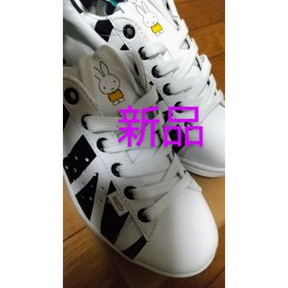 ルコックスポルティフ(le coq sportif)のsale🌸ルコック スポルティフ★ミッフィーコラボスニーカー23.5cm(スニーカー)