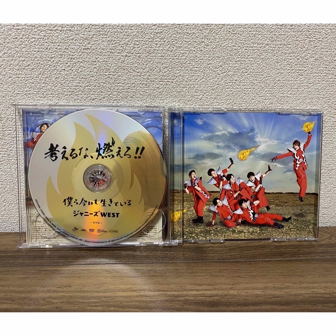 ジャニーズWEST(ジャニーズウエスト)の考えるな、燃えろ‼︎ /僕ら今日も生きている　初回盤B エンタメ/ホビーのDVD/ブルーレイ(アイドル)の商品写真