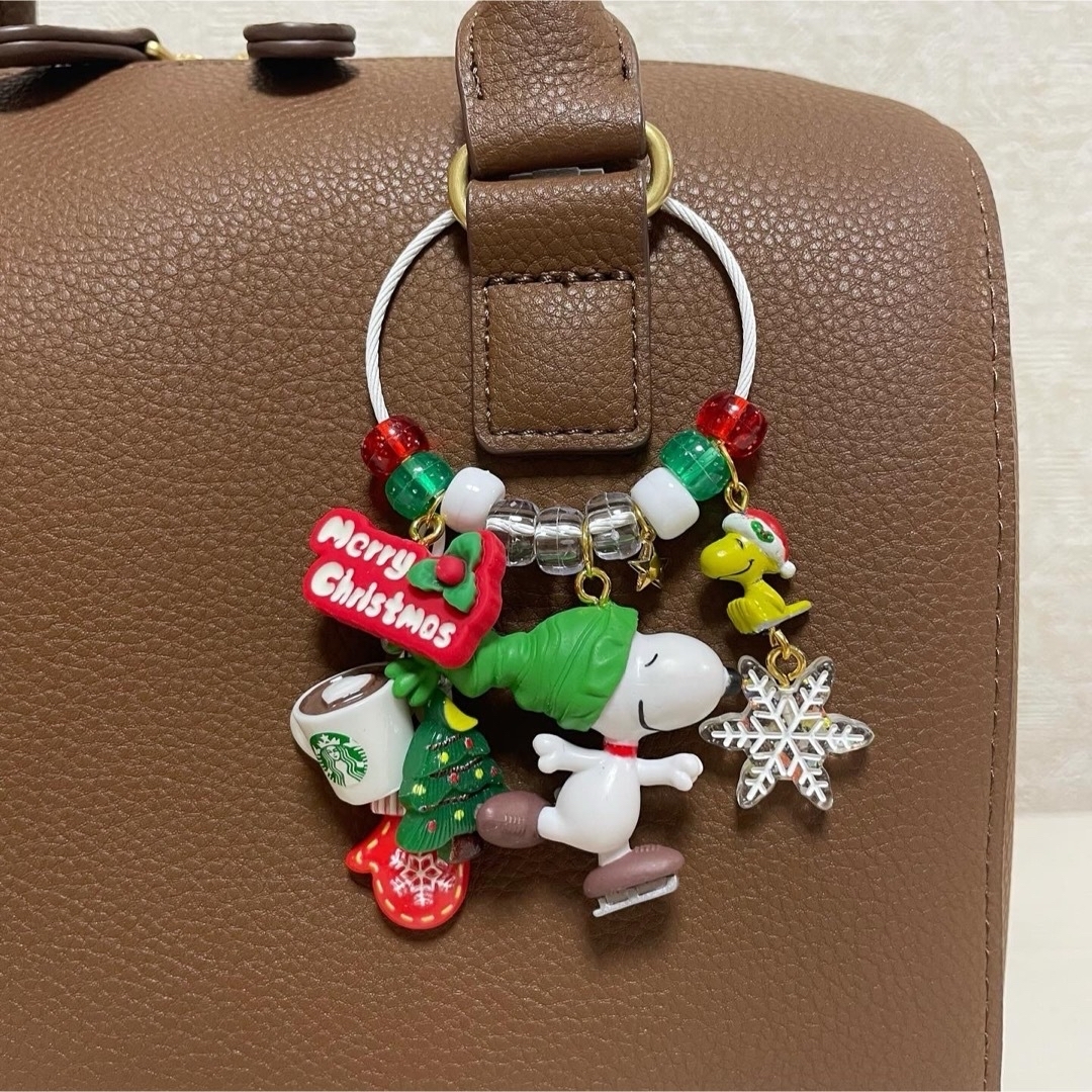 SNOOPY(スヌーピー)のスケートリンク⛸️🎄✨でMerry X'masを踊ろう🐶🎅❣️ キーホルダー✨ ハンドメイドのアクセサリー(キーホルダー/ストラップ)の商品写真