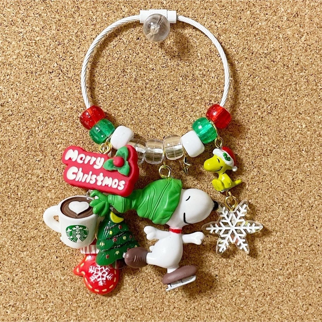 SNOOPY(スヌーピー)のスケートリンク⛸️🎄✨でMerry X'masを踊ろう🐶🎅❣️ キーホルダー✨ ハンドメイドのアクセサリー(キーホルダー/ストラップ)の商品写真