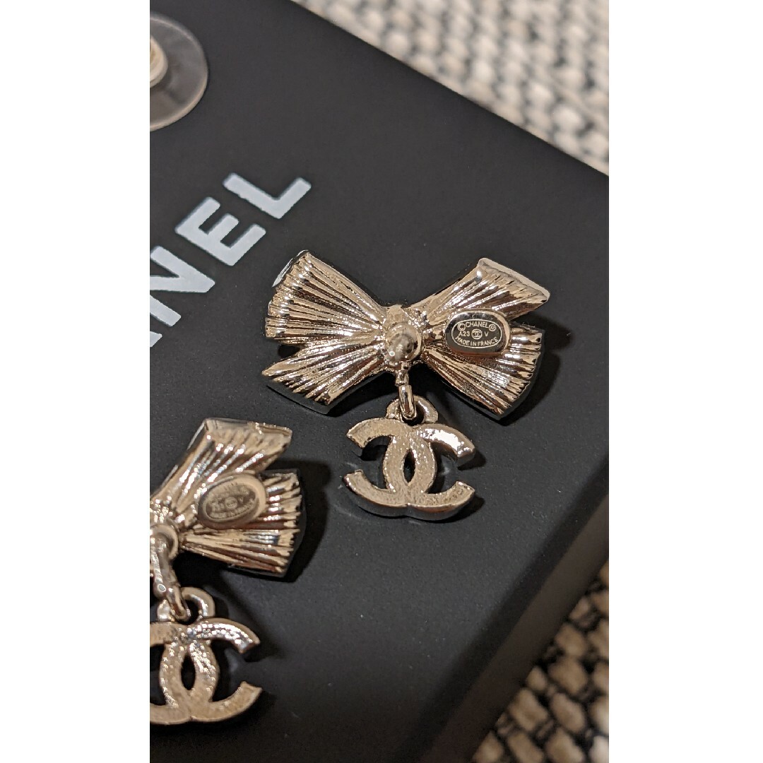 CHANEL(シャネル)の【新品】CHANEL♡ココマーク♡ピアス♡リボン＆パール＆ラインストーン レディースのアクセサリー(ピアス)の商品写真