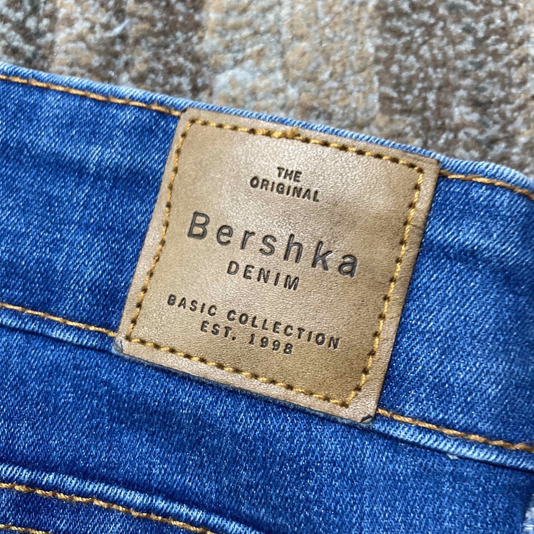 Bershka(ベルシュカ)の【送料無料】Bershka ベルシュカ　デニム　スキニージーンズ　サイズ04 レディースのパンツ(デニム/ジーンズ)の商品写真