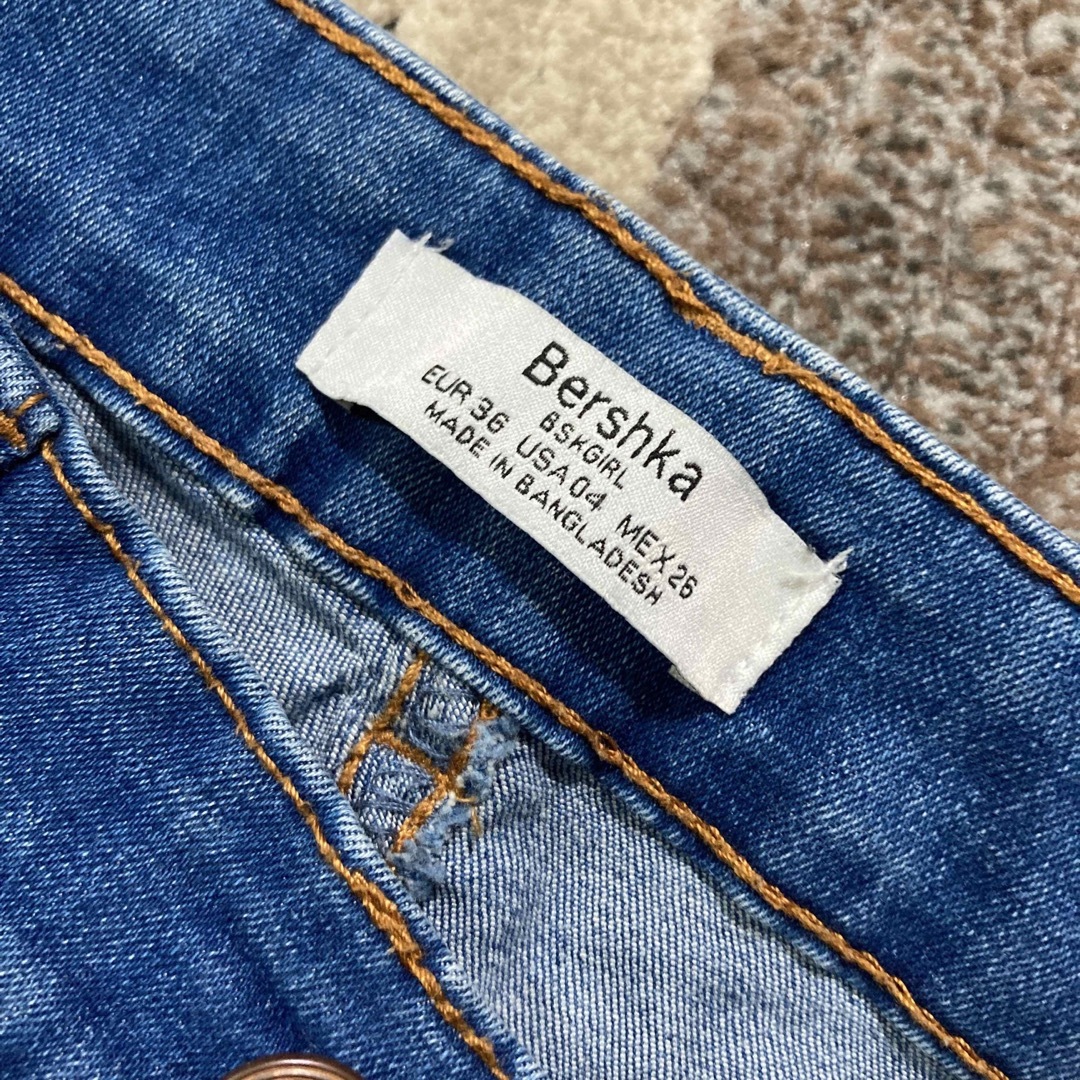 Bershka(ベルシュカ)の【送料無料】Bershka ベルシュカ　デニム　スキニージーンズ　サイズ04 レディースのパンツ(デニム/ジーンズ)の商品写真