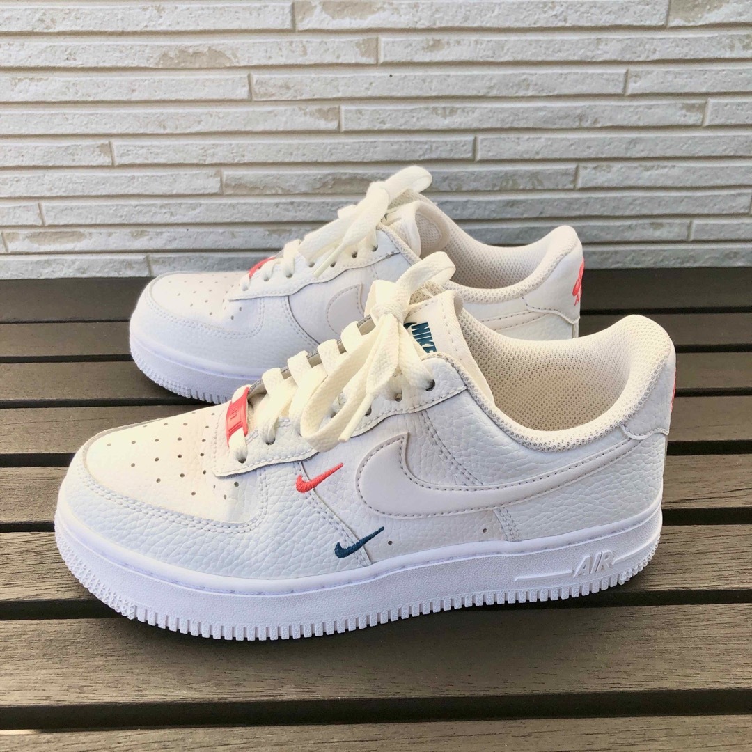 美品 NIKE WMNS AIR FORCE 1 ESS ナイキ エアフォース | フリマアプリ ラクマ