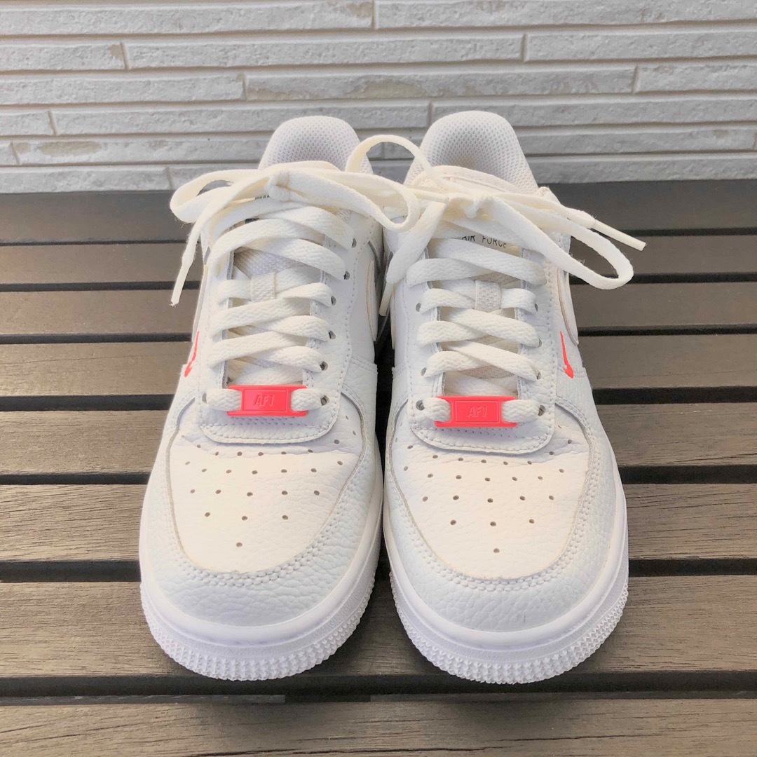 美品 NIKE WMNS AIR FORCE 1 ESS ナイキ エアフォース