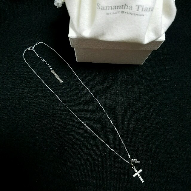 Samantha Tiara(サマンサティアラ)の限定品　K18WGダイヤ　クロス　コラボ レディースのアクセサリー(ネックレス)の商品写真