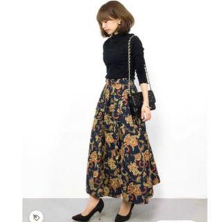 ページボーイ(PAGEBOY)の美品　ペイズリー柄　ロングスカート   上品(ロングスカート)