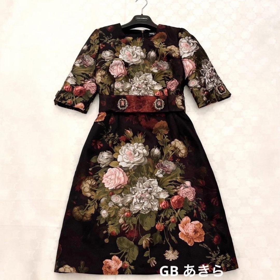 DOLCE&GABBANA(ドルチェアンドガッバーナ)の【専用ご出品☆】DGバロック　クリスタルビジュー付き　フローラルワンピース　40 レディースのワンピース(ひざ丈ワンピース)の商品写真