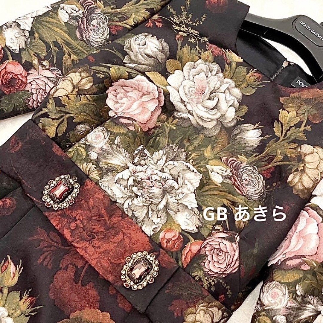 DOLCE&GABBANA(ドルチェアンドガッバーナ)の【専用ご出品☆】DGバロック　クリスタルビジュー付き　フローラルワンピース　40 レディースのワンピース(ひざ丈ワンピース)の商品写真