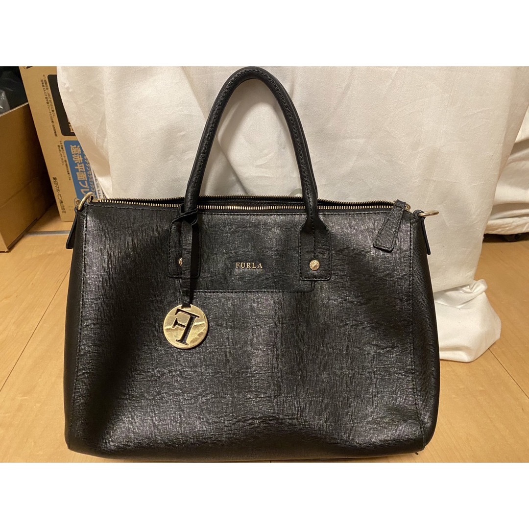 レディースFURLA ブラック レザーハンドバッグ