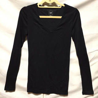 ギャップ(GAP)の【3/1までsale・美品】GAP VネックTシャツ 黒(Tシャツ(長袖/七分))