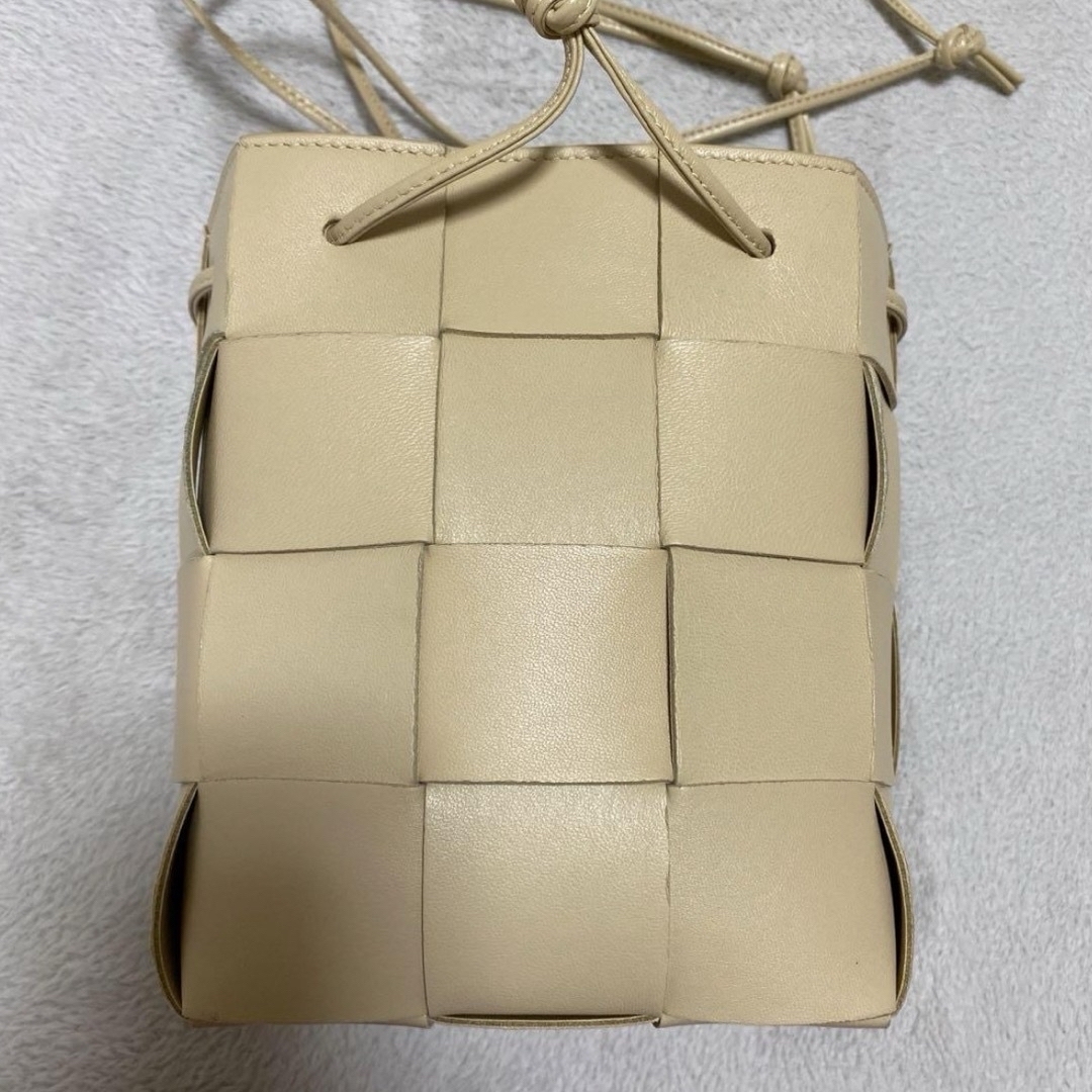 Bottega Veneta(ボッテガヴェネタ)のボッテガヴェネタ　カセット　バケットバッグ レディースのバッグ(ショルダーバッグ)の商品写真