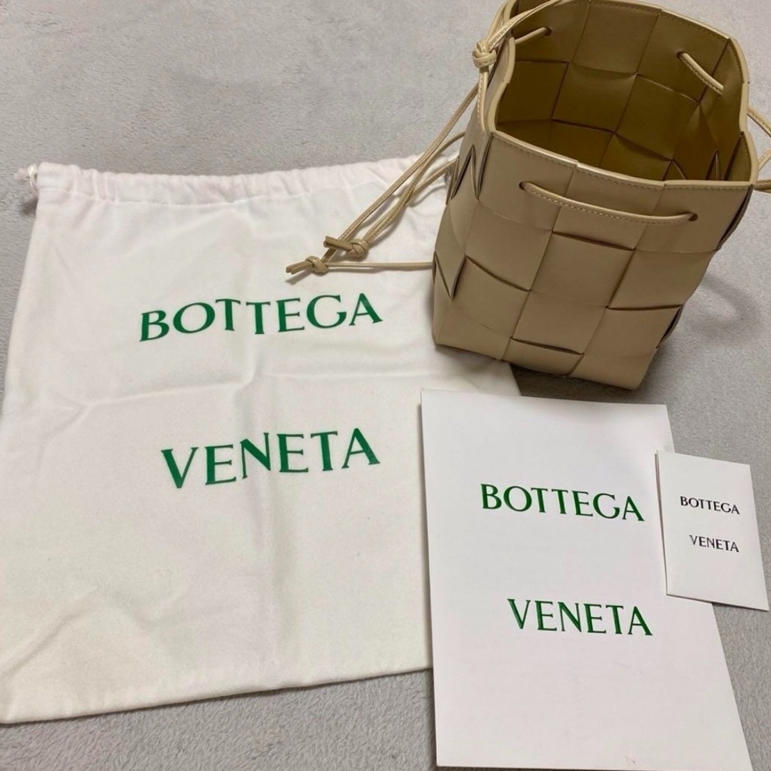 Bottega Veneta(ボッテガヴェネタ)のボッテガヴェネタ　カセット　バケットバッグ レディースのバッグ(ショルダーバッグ)の商品写真