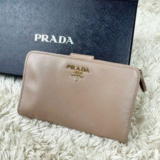 プラダ(PRADA)の【人気】プラダ 二つ折り財布 ベージュ サフィアーノ ゴールドロゴ レディース(財布)