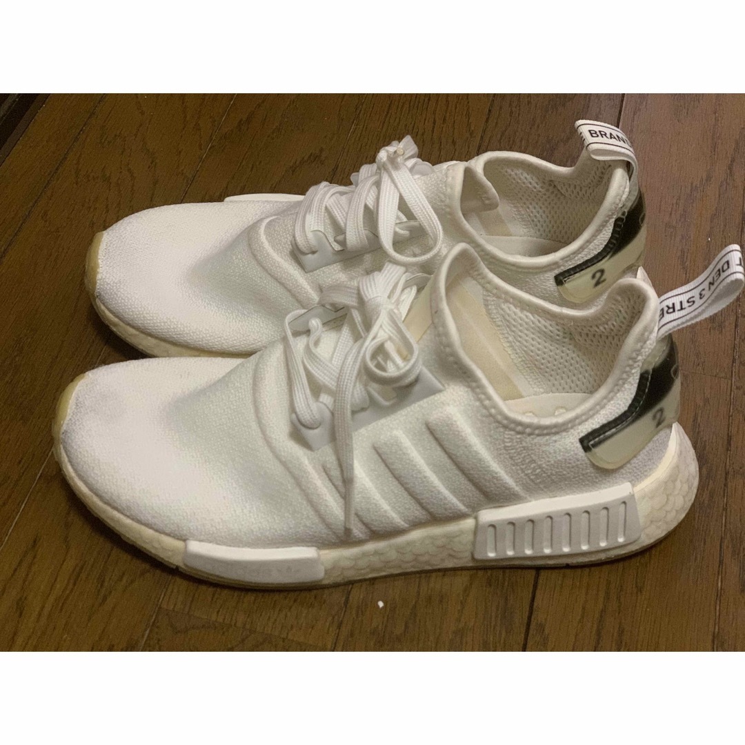 adidas(アディダス)のadidas NMD R1 Triple White 2 メンズの靴/シューズ(スニーカー)の商品写真