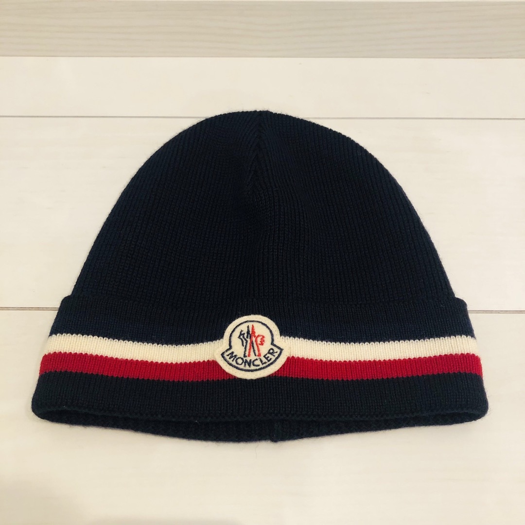 MONCLER(モンクレール)の【美品】モンクレール  ニット帽　ニットキャップ　トリコロール　ネイビー メンズの帽子(ニット帽/ビーニー)の商品写真