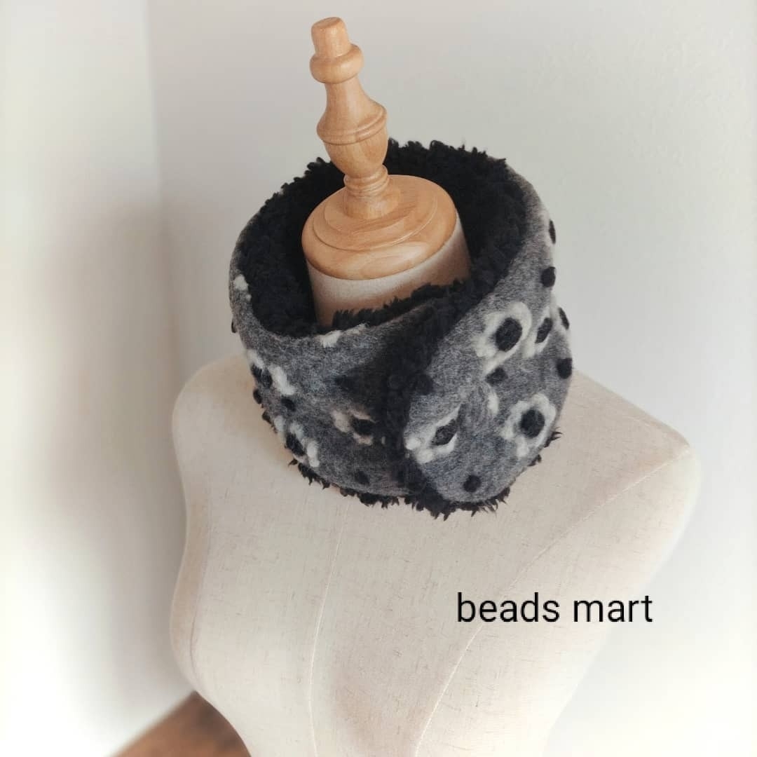 beads mart ハンドメイド マフラー 花ドット 水玉 GYwh×BK レディースのファッション小物(マフラー/ショール)の商品写真