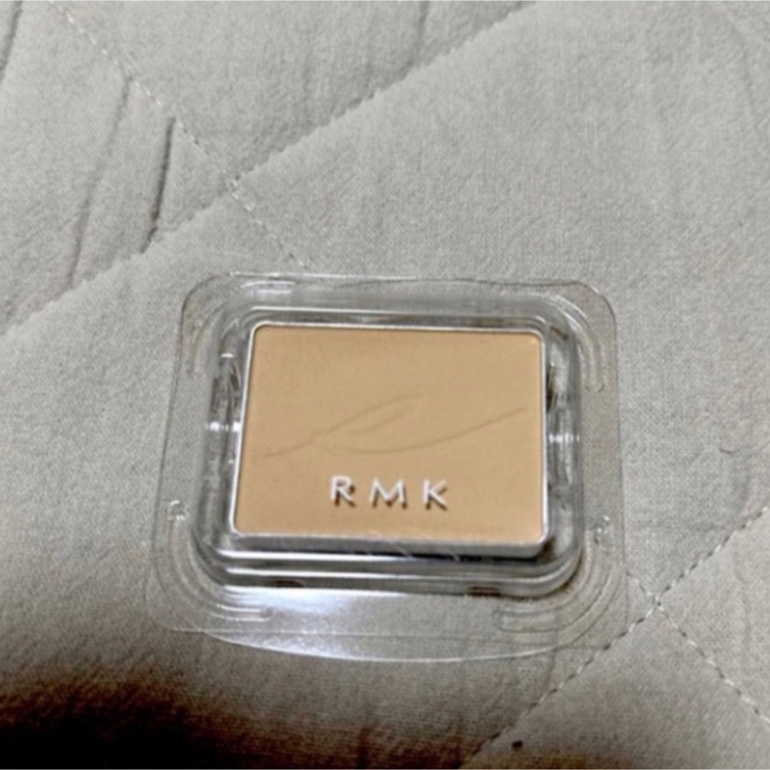 新品 未使用 RMK シルクフィット フェイスパウダー 02 〈ブラシ付き〉