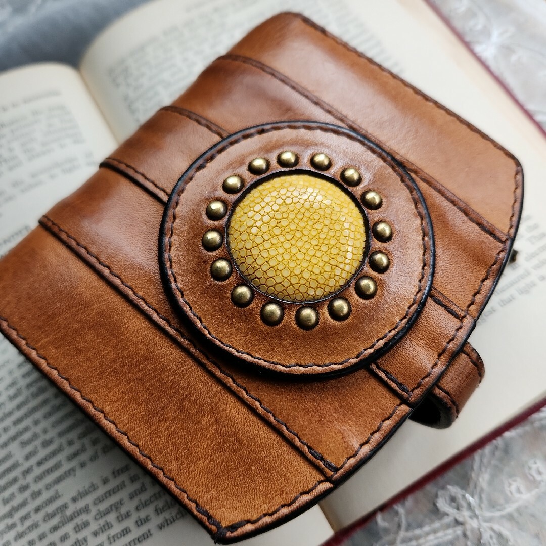 モキップ ガルーシャ ステアレザー 折り財布 レディースのファッション小物(財布)の商品写真