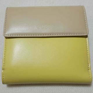 ゲス(GUESS)の【新品未使用】GUESS☆財布　折りたたみ　二つ折り　黄色　イエロー　金運　レデ(財布)