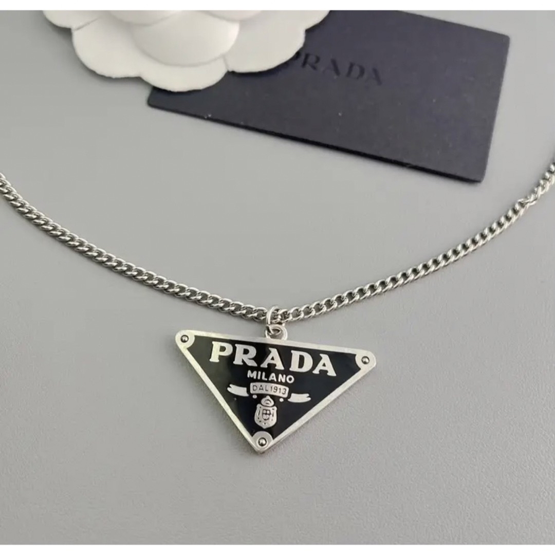 PRADA - 新品未使用!PRADAネックレス♡ロゴプレート PRADA - 新品未使用!PRADAネックレス♡ロゴプレート