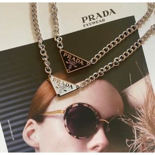 プラダ(PRADA)の新品未使用！PRADAネックレス♡ロゴプレート トライアングル☆黒♡プラダ♡(ネックレス)