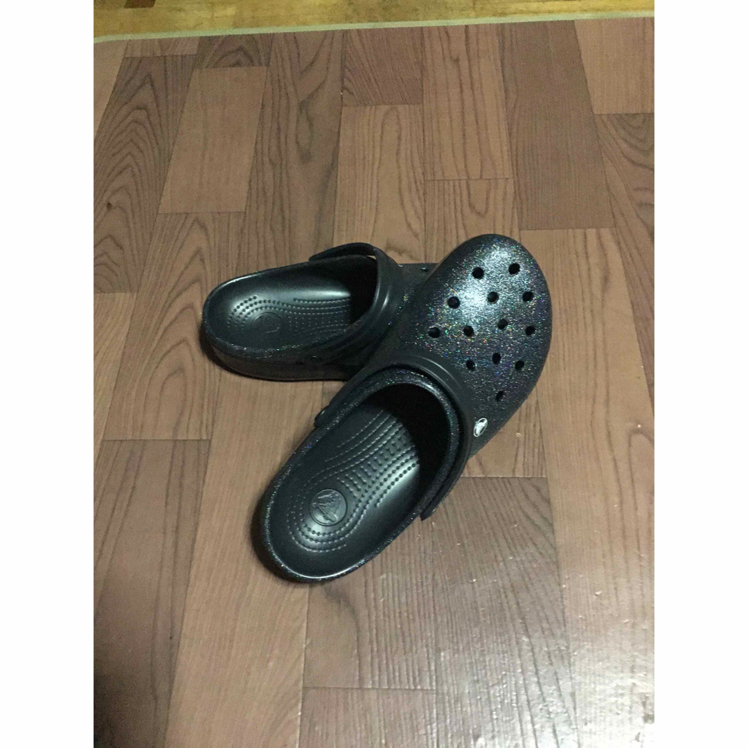 crocs(クロックス)の希少カラー クロックス 27cm ブラック ラメ サンダル クロスライト メンズ メンズの靴/シューズ(サンダル)の商品写真