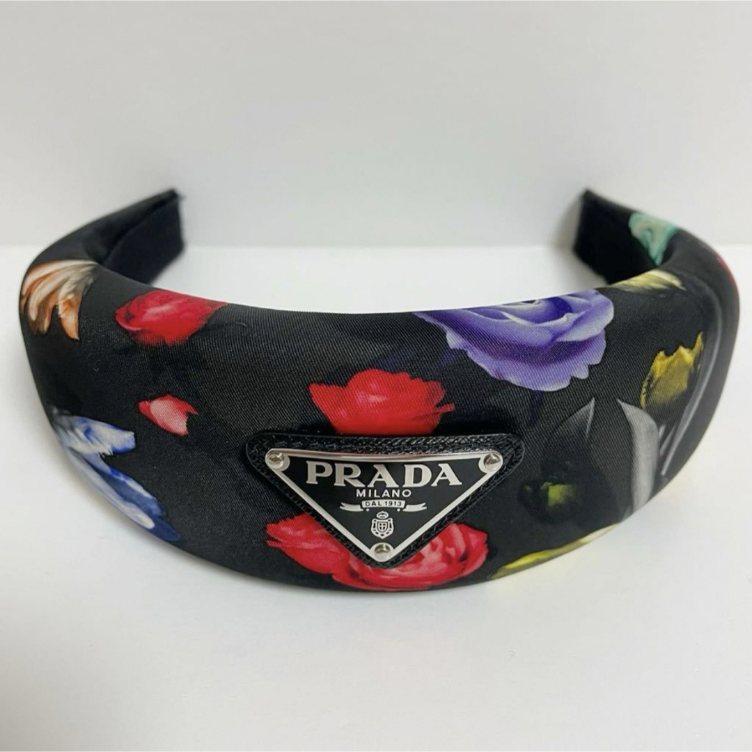 PRADA(プラダ)のPRADA プラダ 花柄 トライアングル ロゴ カチューシャ 超美品 ブラック レディースのヘアアクセサリー(カチューシャ)の商品写真