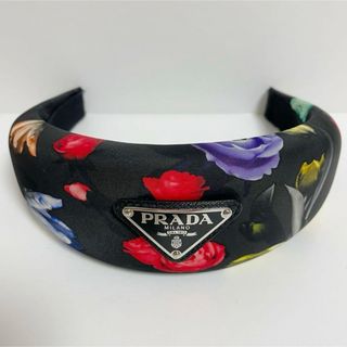 プラダ(PRADA)のPRADA プラダ 花柄 トライアングル ロゴ カチューシャ 超美品 ブラック(カチューシャ)