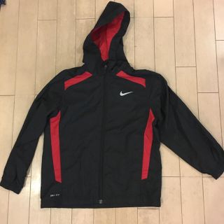 ナイキ(NIKE)の美品！120-130サイズ XS ナイキジャンパー ブラック×レッド(ジャケット/上着)