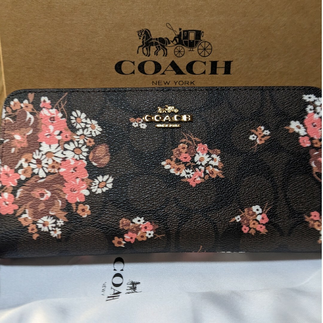 COACH(コーチ)のCOACH  長財布　黒系シグネチャー花柄 レディースのファッション小物(財布)の商品写真