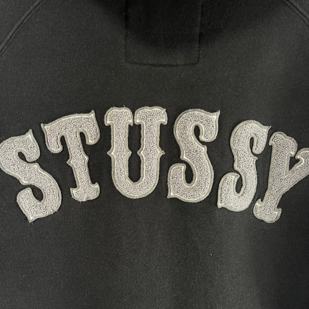STUSSY - stussy ステューシー スタジャン 刺繍ロゴ バックロゴ ...