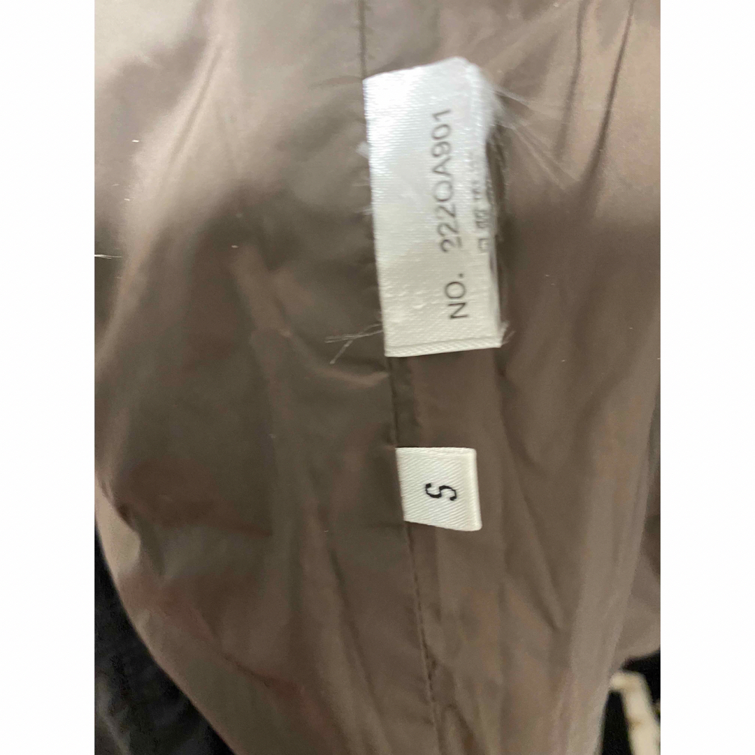 新品　FURRY 軽量ダウンロングジャケット レディースのジャケット/アウター(ダウンコート)の商品写真
