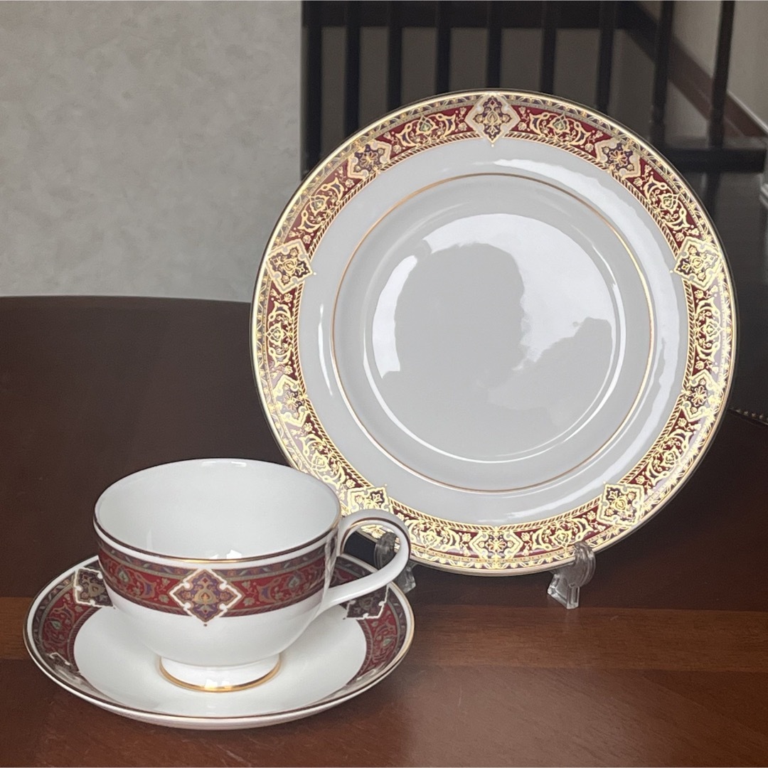 Royal Doulton(ロイヤルドルトン)の【レア美品】英国製　ロイヤルドルトン★アクスミンスター★トリオ インテリア/住まい/日用品のキッチン/食器(食器)の商品写真