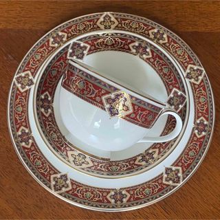 ロイヤルドルトン(Royal Doulton)の【レア美品】英国製　ロイヤルドルトン★アクスミンスター★トリオ(食器)