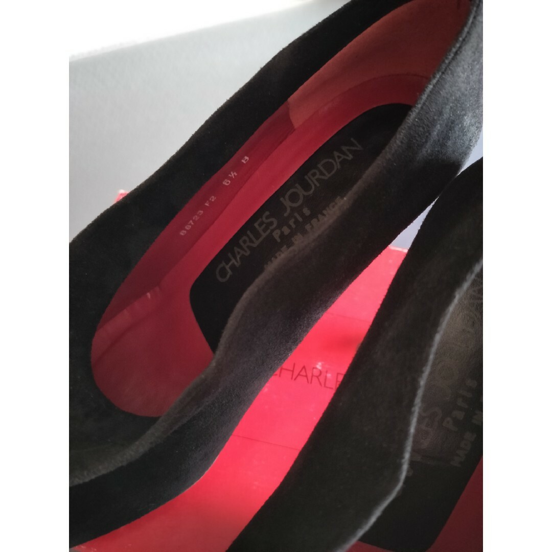 CHARLES JOURDAN(シャルルジョルダン)の新品同様　シャルルジョルダン　エレガント　パンプス　スエード　かかとリペア済 レディースの靴/シューズ(ハイヒール/パンプス)の商品写真