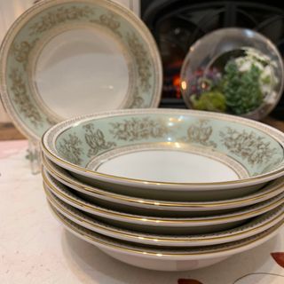 ウェッジウッド(WEDGWOOD)の未使用　ウェッジウッド  コロンビア　セージグリーン  15.5cmサラダボウル(食器)