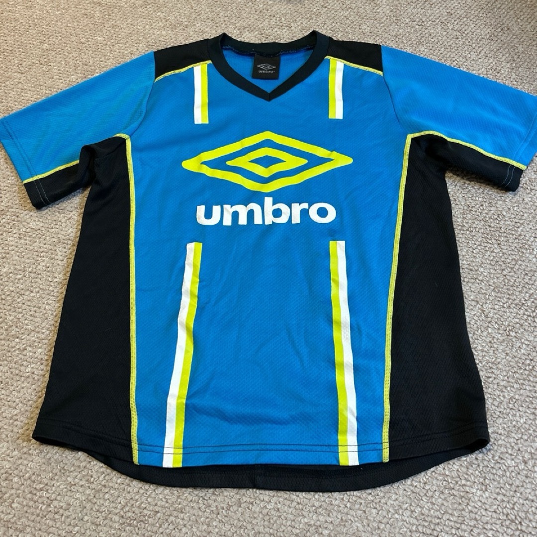 UMBRO(アンブロ)のアンブロ  UMBRO プラクティスシャツ　トレーニングウェア　150 サッカー キッズ/ベビー/マタニティのキッズ服男の子用(90cm~)(Tシャツ/カットソー)の商品写真