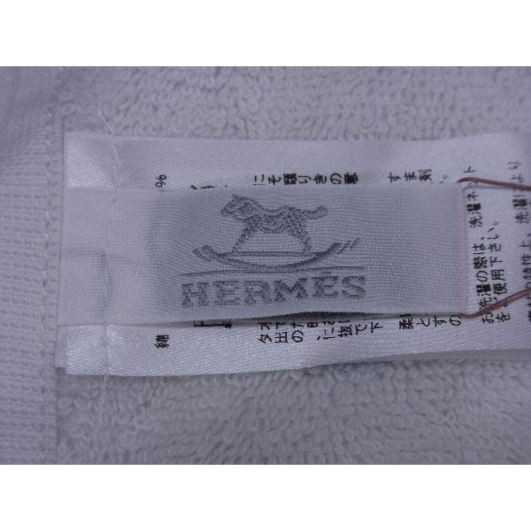 Hermes(エルメス)の■新品■未使用■ HERMES エルメス アヴァロン コットン100％ ハンドタオル レディース メンズ ライトブルー系×ホワイト系 AQ4934  レディースのファッション小物(その他)の商品写真