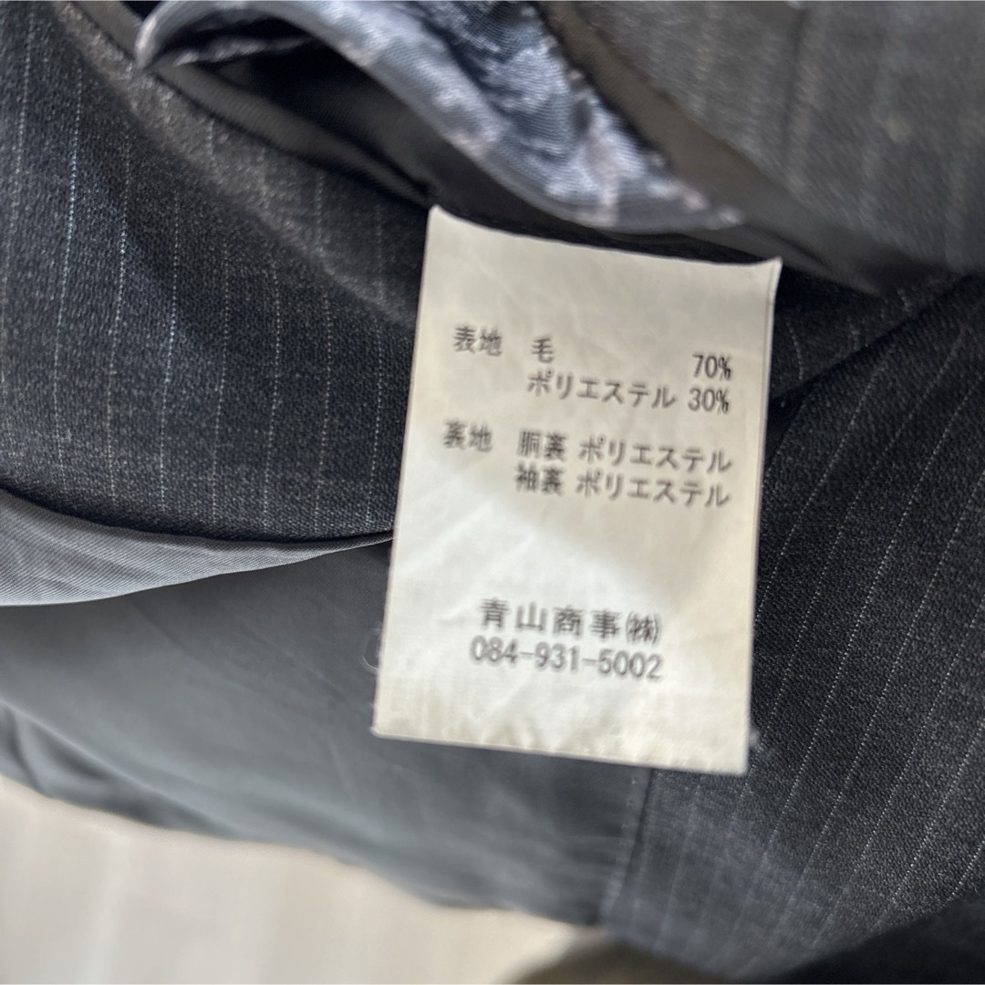 青山(アオヤマ)のスーツ セットアップ 洋服の青山 ダークグレー ストライプ メンズのスーツ(セットアップ)の商品写真