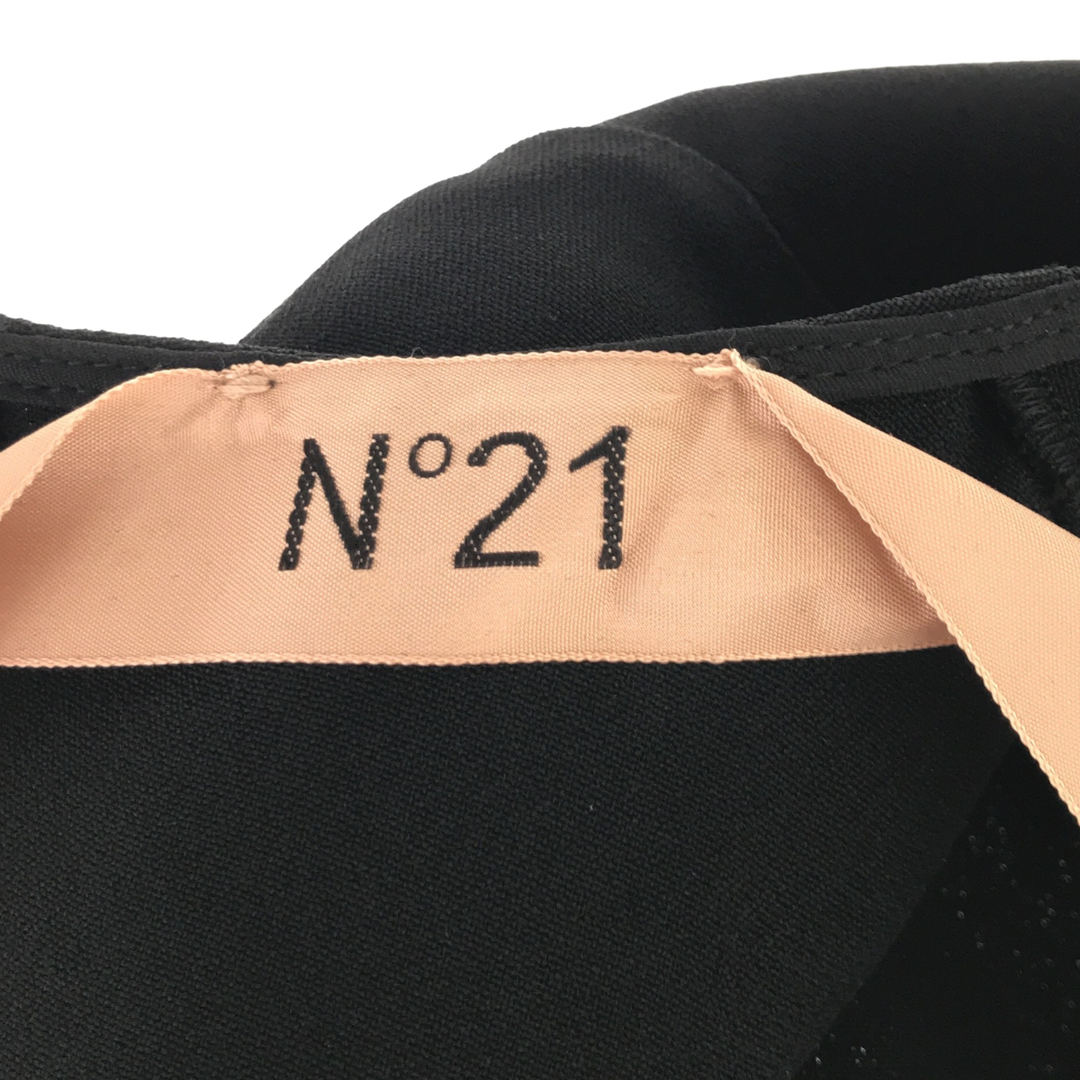 N°21(ヌメロヴェントゥーノ)のN°21 ヌメロヴェントゥーノ 黒 ブラック ワンピース 袖 フリル シンプル レディース 服 サイズ44 アパレル レディースのワンピース(ひざ丈ワンピース)の商品写真