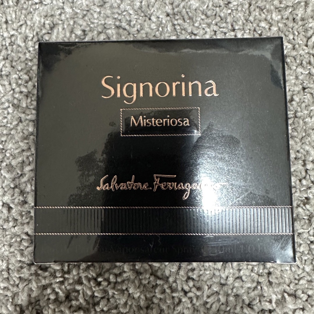 Salvatore Ferragamo(サルヴァトーレフェラガモ)のあき様専用　新品未使用ミステリオーサ　30ml コスメ/美容の香水(香水(女性用))の商品写真