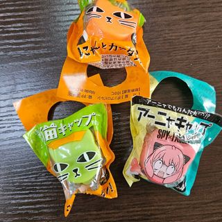 ボス(BOSS)のスパイファミリー　アーニャ　キャップ　ペットボトルキャップ　猫キャップ　３点(ノベルティグッズ)