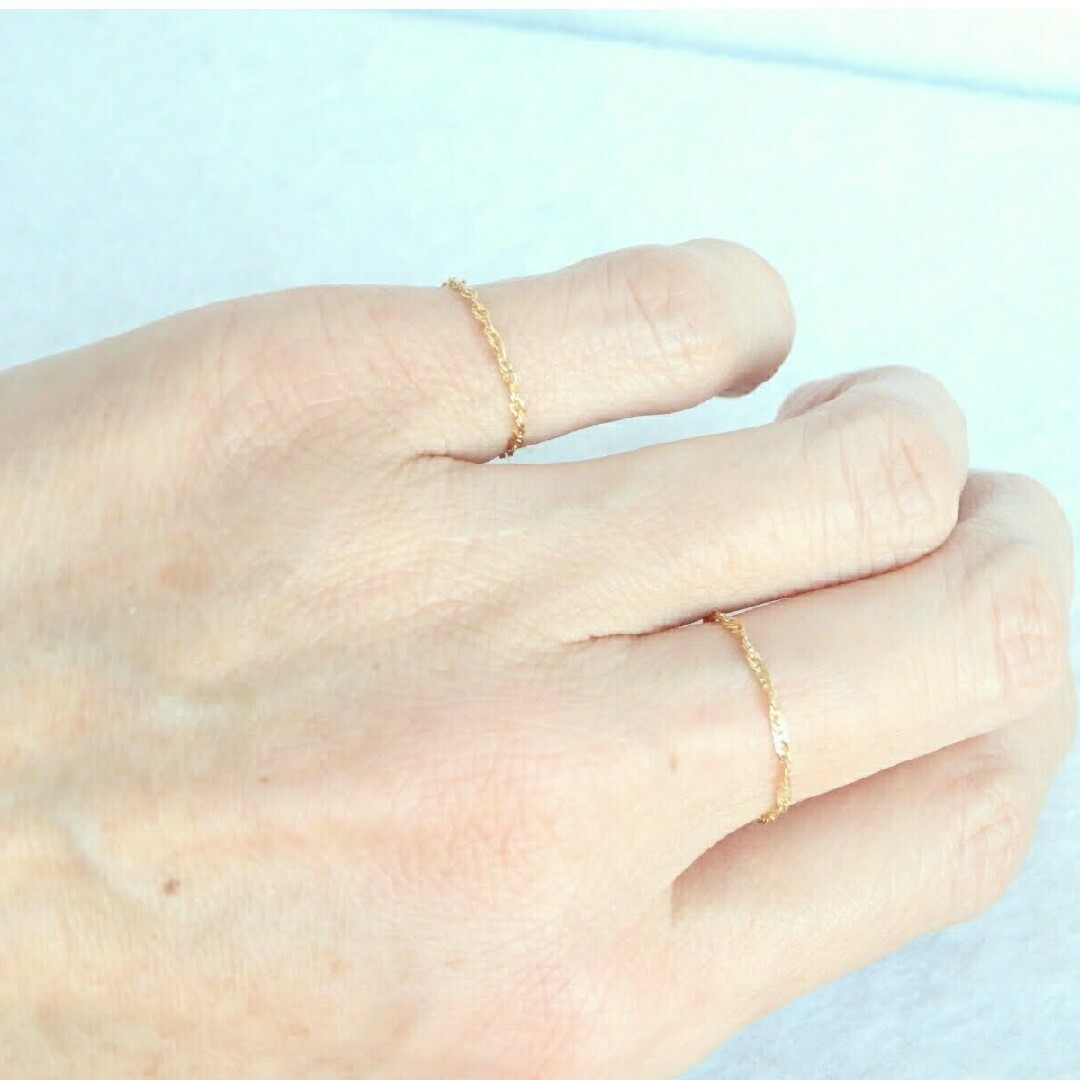 Aoha様専用　k18リング　スクリューチェーンリング　1.3㎜幅　つけっぱなし レディースのアクセサリー(リング(指輪))の商品写真
