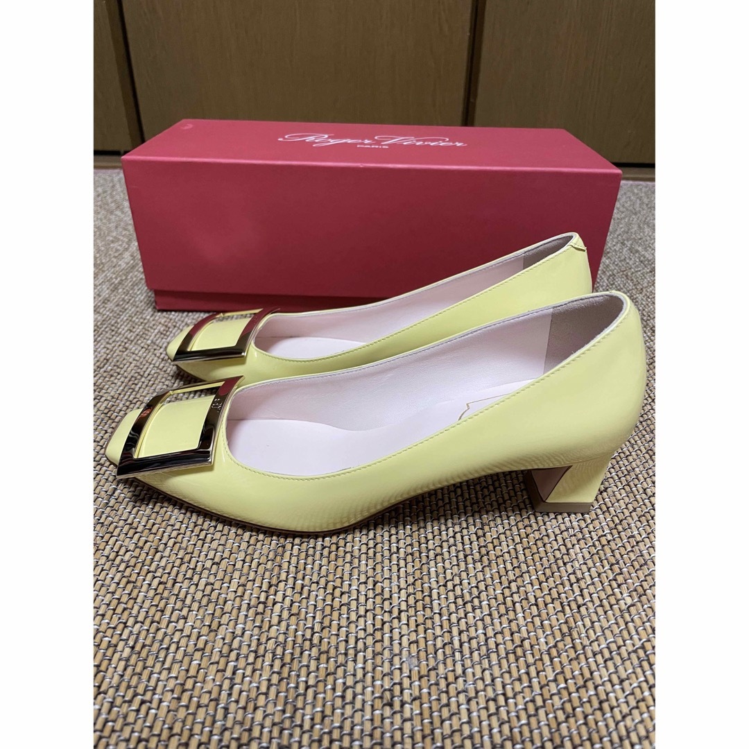 ROGER VIVIER(ロジェヴィヴィエ)の最終値下げ【美品】ロジェヴィヴィエ♡35サイズ　パステルイエロー レディースの靴/シューズ(ハイヒール/パンプス)の商品写真