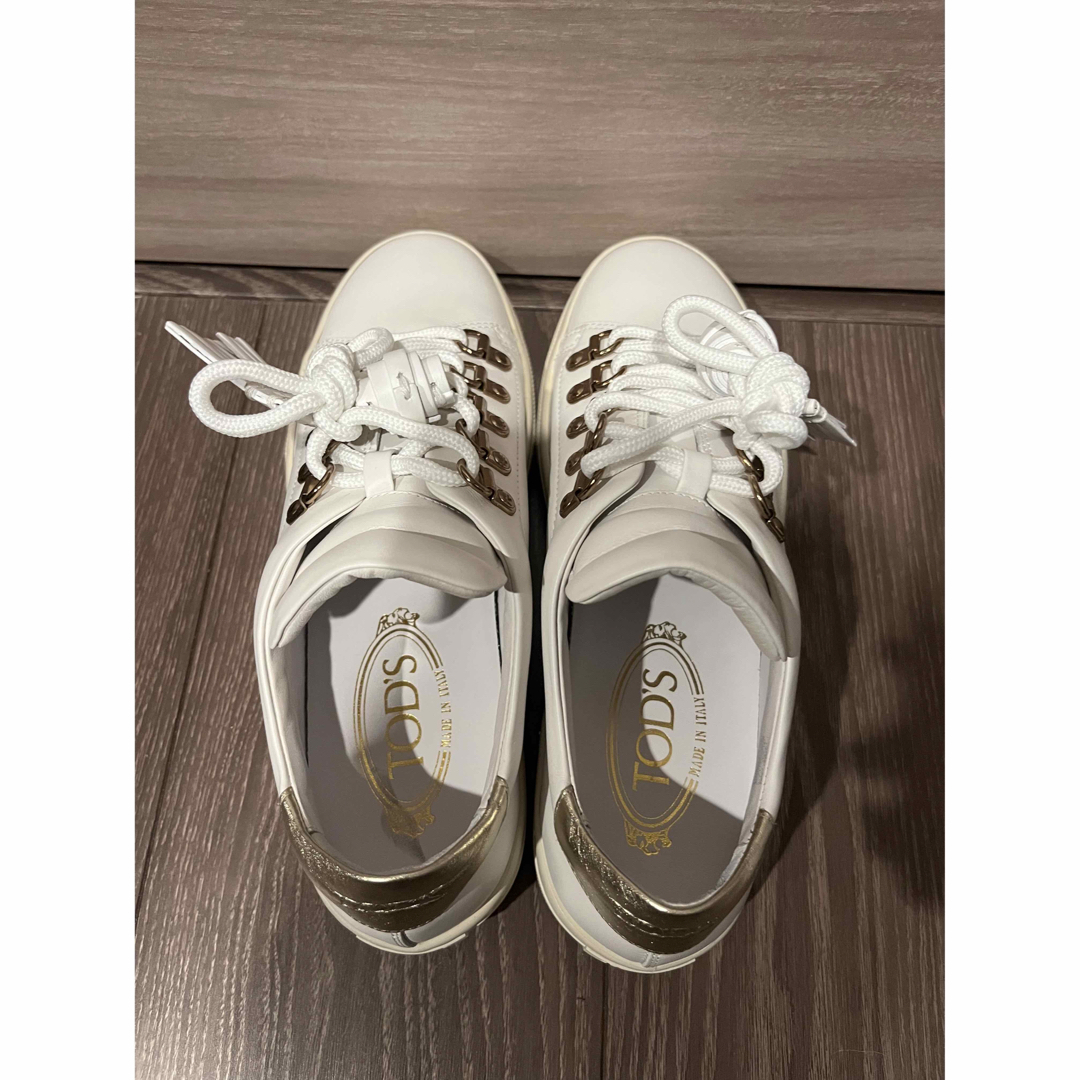 TOD'S - Tod's オフホワイトスニーカーの通販 by kico|トッズ TOD'S - Tod's オフホワイトスニーカーの通販 by kico|トッズ
