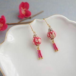 【イヤリングOK】梅　赤　中華風　ピアス　【ハンドメイド】紅梅　新年　お正月　(ピアス)